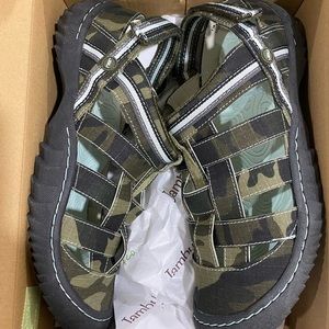Water Hiking Sandal Womens 9.5 Green Moss Camo